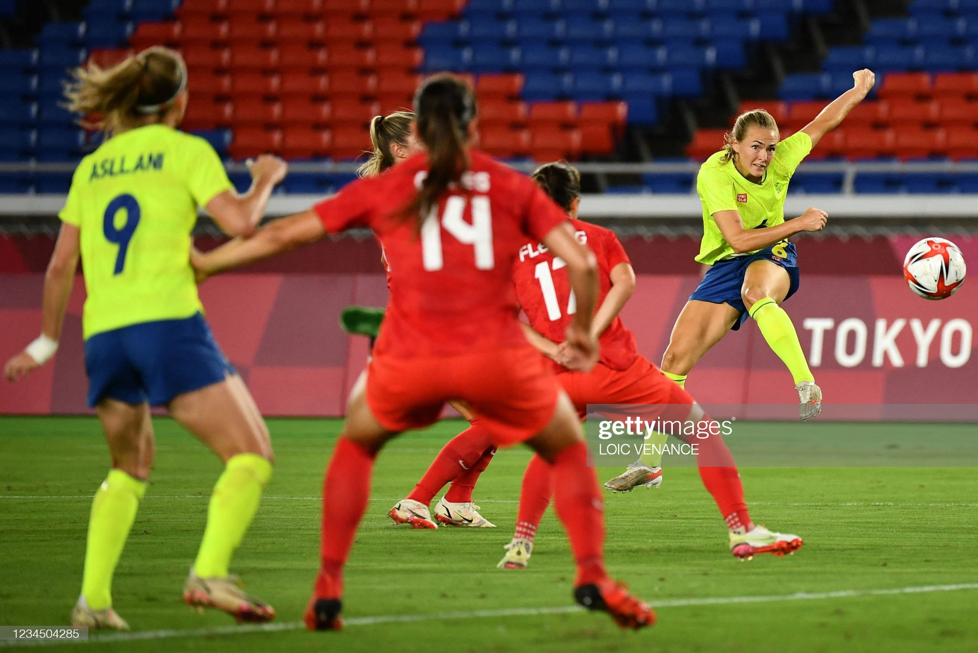 Đá hỏng liên tiếp 3 quả luân lưu, Canada vẫn vô địch bóng đá nữ Olympic 2020 - Ảnh 1. Đá hỏng liên tiếp 3 quả luân lưu, Canada vẫn vô địch bóng đá nữ Olympic 2020 - Ảnh 1.