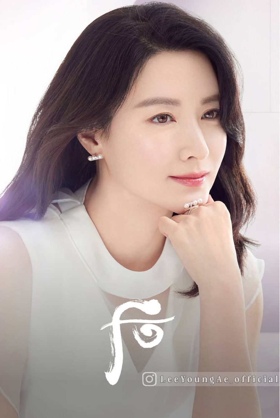 Đỉnh cao nhan sắc là 50 tuổi có được visual như Lee Young Ae, bộ ảnh mới sát rạt mặt của quốc bảo sắc đẹp này là minh chứng - Ảnh 9.