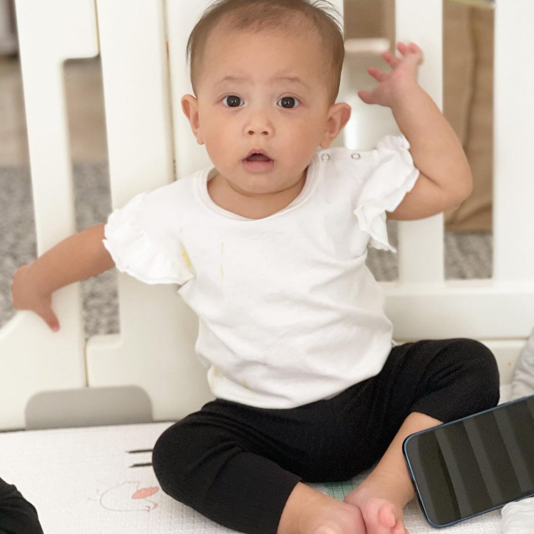 Út cưng Leon nhà Hồ Ngọc Hà mới 9 tháng tuổi mà đã lớn bằng bé 12 tháng, có một đặc điểm khiến ai nhìn cũng bật cười - Ảnh 3.