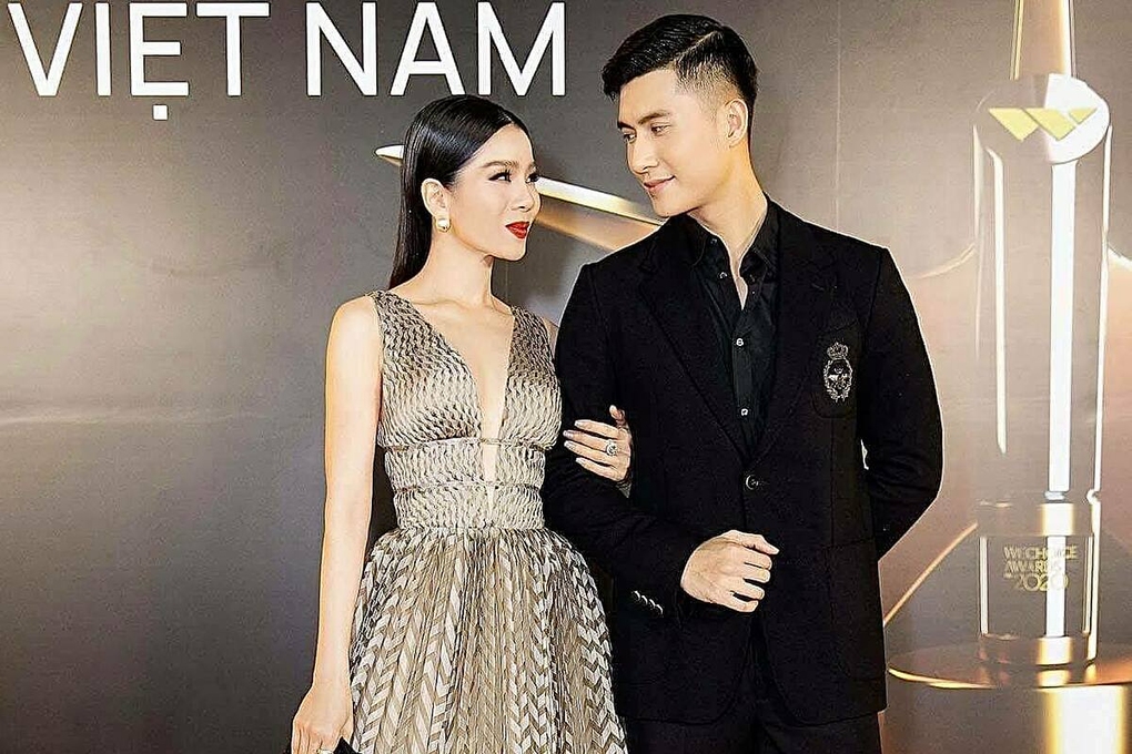 Lệ Quyên và tình trẻ như vợ chồng son: Dính nhau 24/7, làm gì cũng tình tứ như yêu lần đầu mà vẫn bị chê một điều - Ảnh 2.
