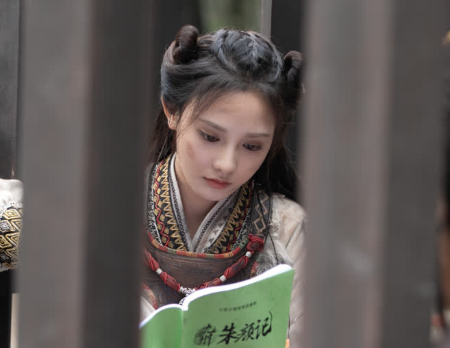 Bành Tiểu Nhiễm bị tố bê nguyên tạo hình Đông Cung sang phim mới, netizen tranh cãi: Miễn đẹp là được - Ảnh 3.