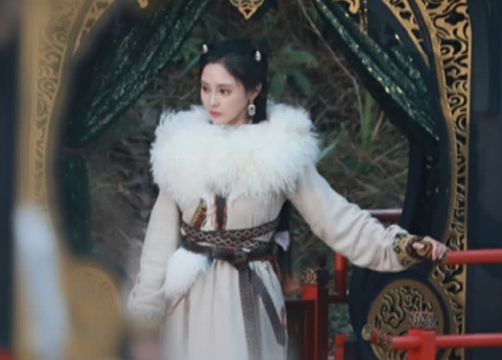 Bành Tiểu Nhiễm bị tố bê nguyên tạo hình Đông Cung sang phim mới, netizen tranh cãi: Miễn đẹp là được - Ảnh 5.