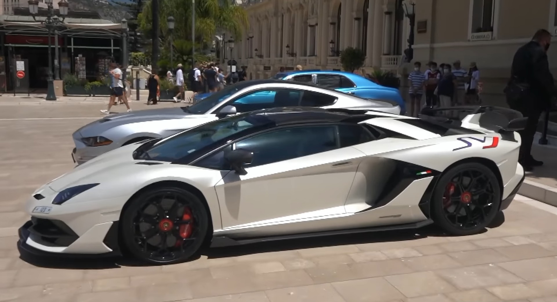 Lamborghini Aventador SVJ Roadster gắn biển số hơn 270 tỷ đồng đủ mua hẳn 2 chiếc Bugatti Divo - Ảnh 3.