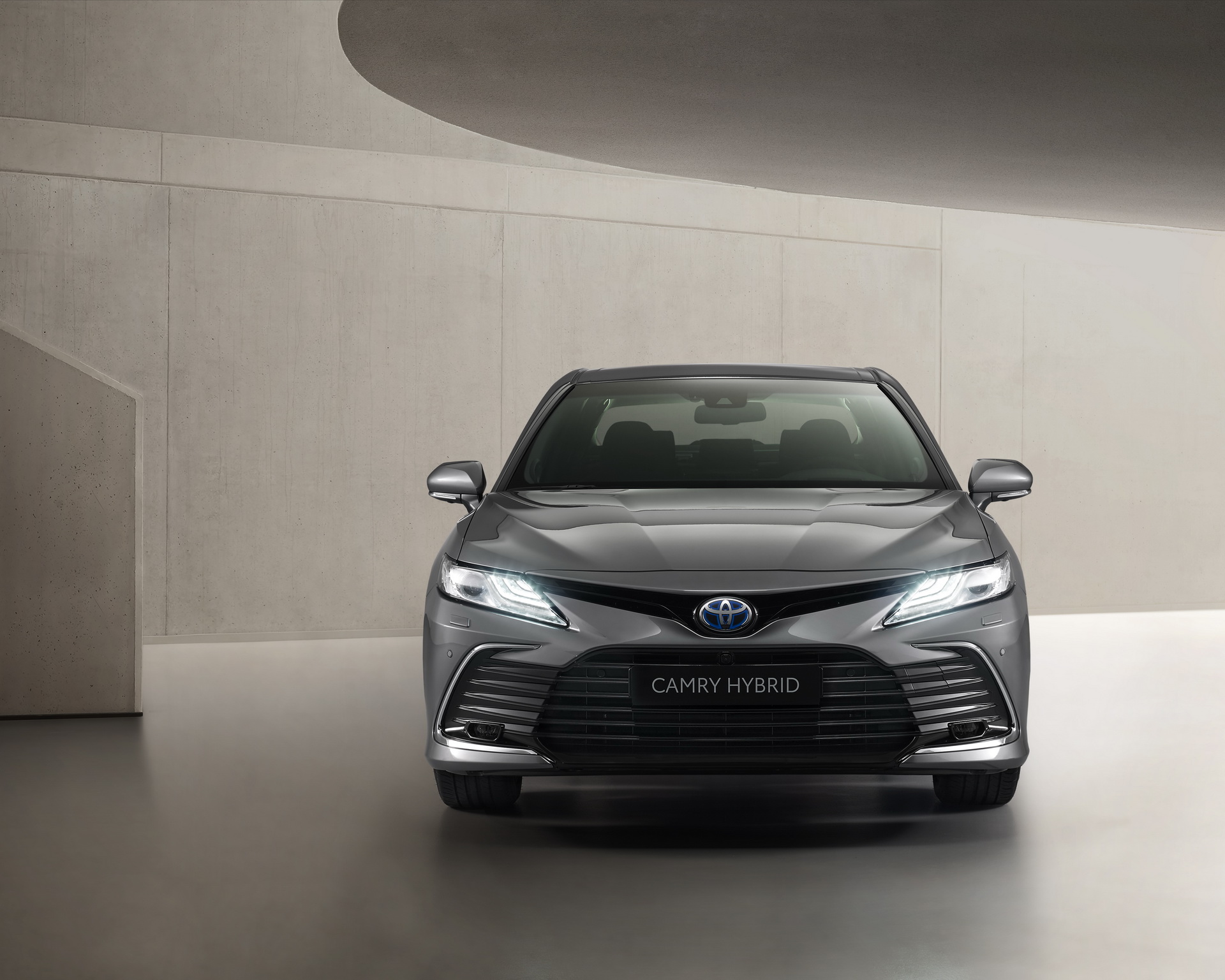 Thuê Toyota Camry, người dùng tá hỏa khi phát hiện hãng ‘chôm’ lại xe rồi đòi phạt tiền - Ảnh 1.