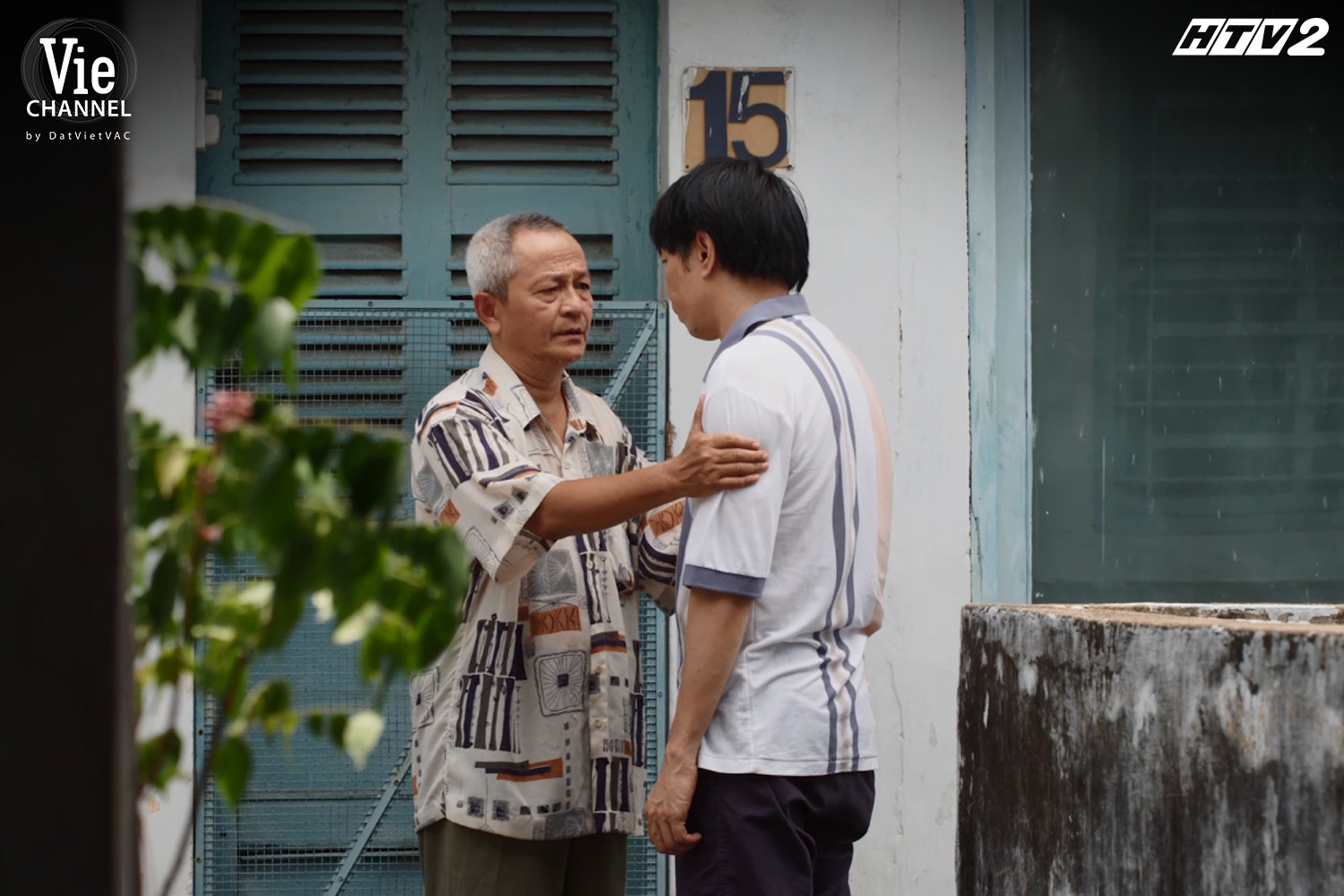 Cây táo cuối cùng cũng nở hoa: Châu hôn và nói yêu Phong trước ngày hiến gan, Báu gửi gắm Quân cho Phước - Ảnh 1.