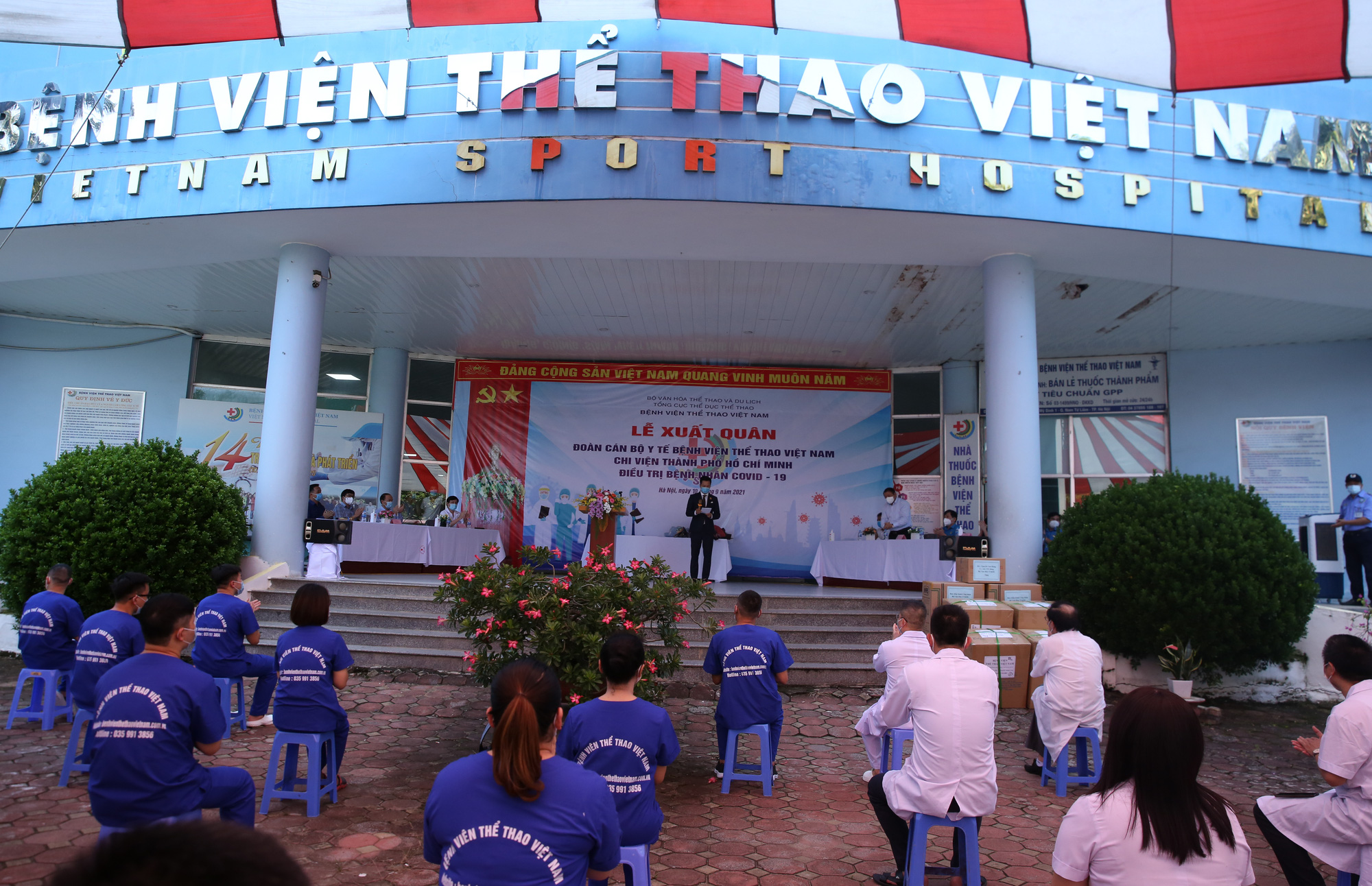 Bệnh viên Thể thao Việt Nam xuất quân tăng cường lực lượng vào miền Nam chống dịch - Ảnh 1.