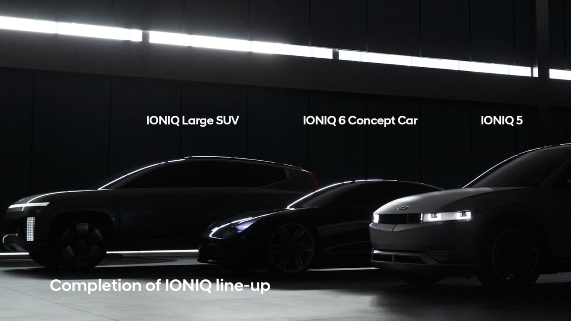 SUV đầu bảng mới của Hyundai lần đầu lộ diện: Trần cong, kính chắn gió nghiêng - Ảnh 1.