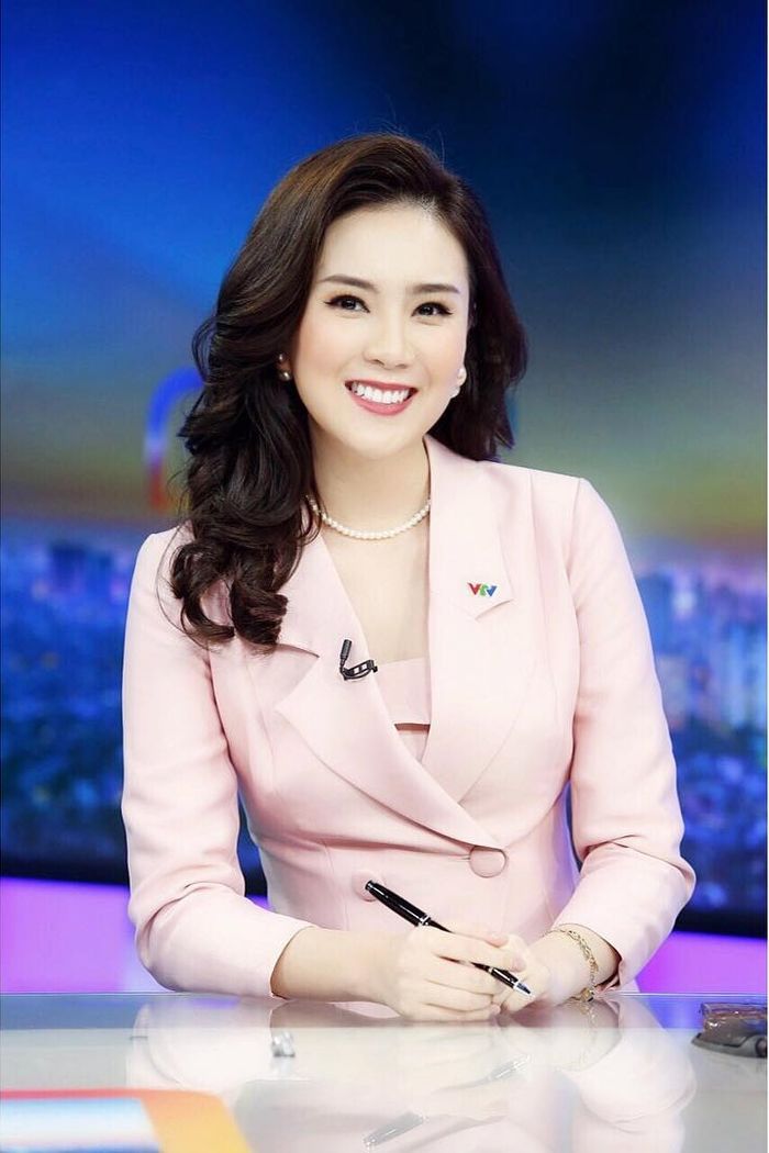 Nguyên tắc ngầm về trang phục của các BTV khi đọc bản tin trên VTV - Ảnh 2.