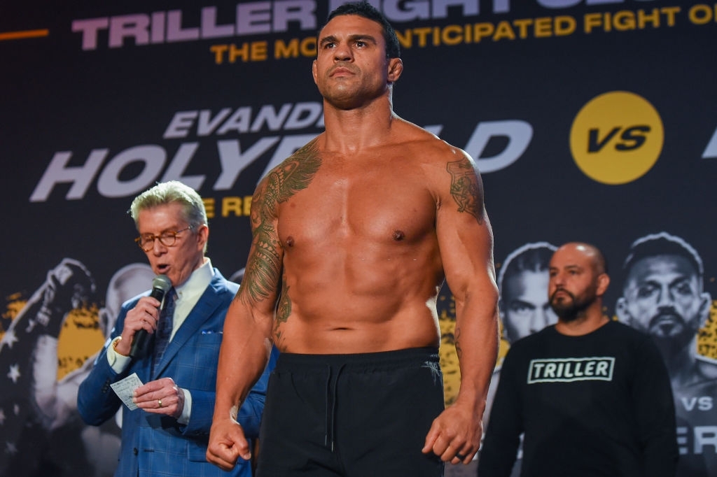 Trận đấu giữa Evander Holyfield và Vitor Belfort diễn ra: Hệ quả của sự vô cảm - Ảnh 4.