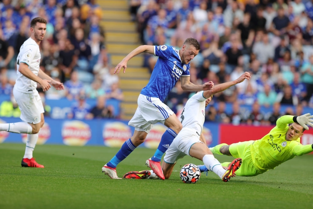 Đồng đội trên tuyển của Ronaldo tỏa sáng giúp Man City vượt ải Leicester  - Ảnh 6.