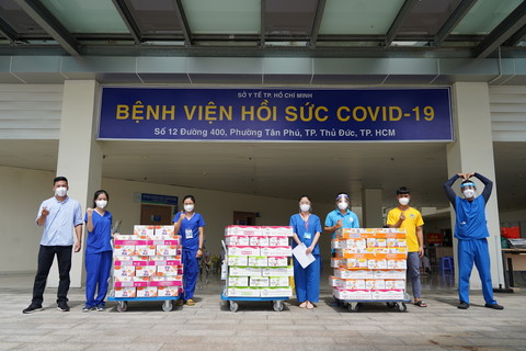 Vinamilk ủng hộ thêm 5 tỷ đồng sản phẩm dinh dưỡng và nhiều trang thiết bị y tế - Ảnh 1. Vinamilk ủng hộ thêm 5 tỷ đồng sản phẩm dinh dưỡng và nhiều trang thiết bị y tế - Ảnh 1.