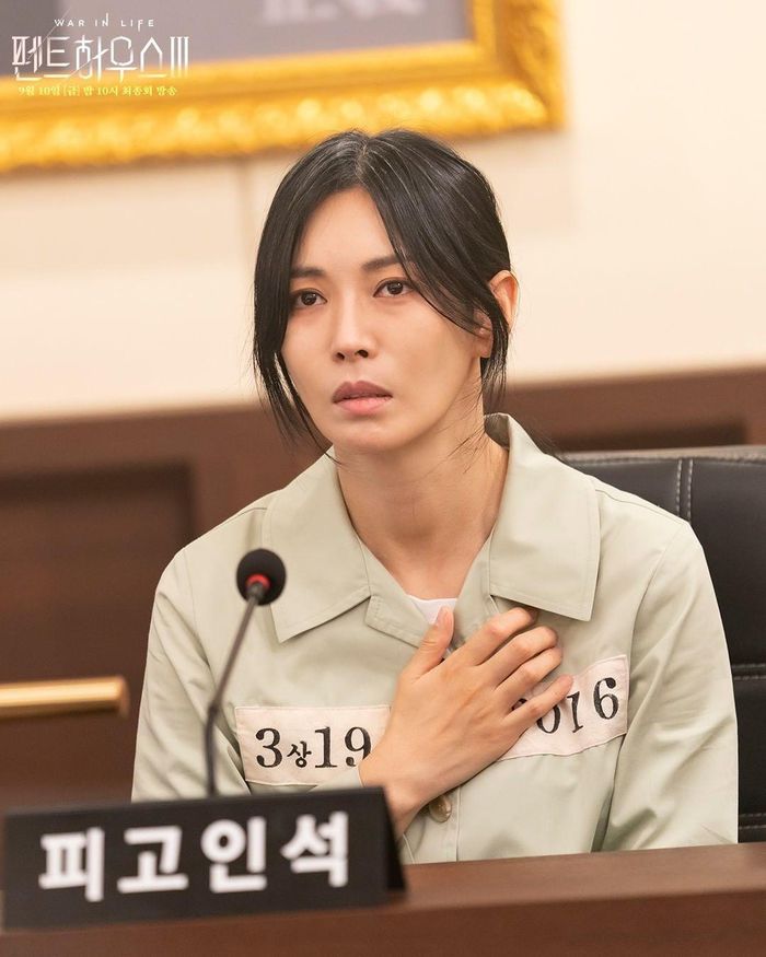 Cuộc chiến thượng lưu: Kim So Yeon xem nhân vật Seo Jin của cô chẳng khác &quot;quỷ dữ&quot;, hy sinh bản thân để làm điều này - Ảnh 2.