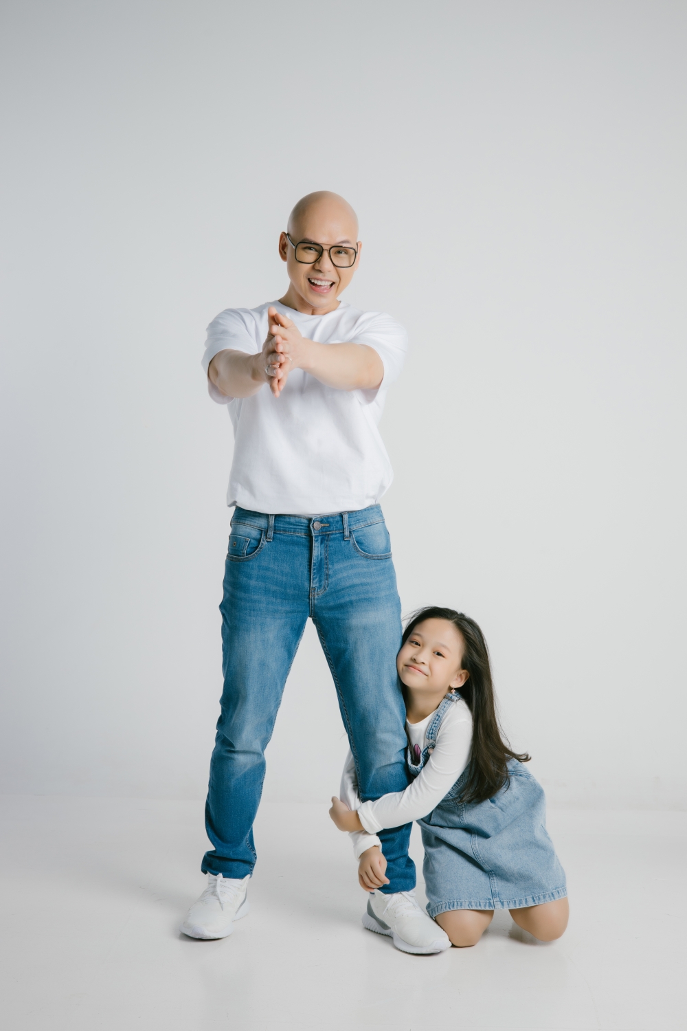Phan Đinh Tùng cùng con gái hòa giọng trong bài hát cổ động, xua tan mảng màu u ám dịch bệnh - Ảnh 3.