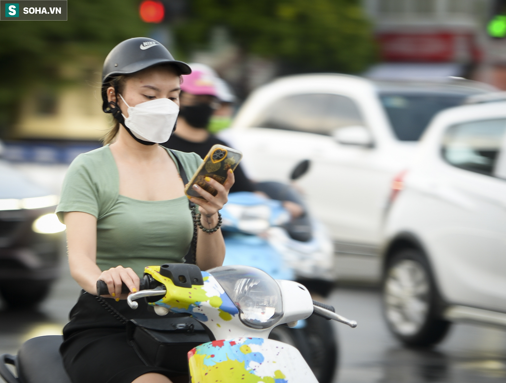 Hà Nội ngày đầu nới lỏng giãn cách, tháo dỡ 39 chốt nhiều tuyến phố đông nghịt  - Ảnh 10.