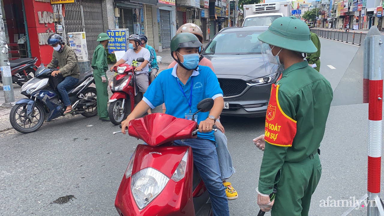 Luật sư tham gia tố tụng, giáo viên, giảng viên đại học ra đường thế nào từ ngày 16/9? - Ảnh 1.