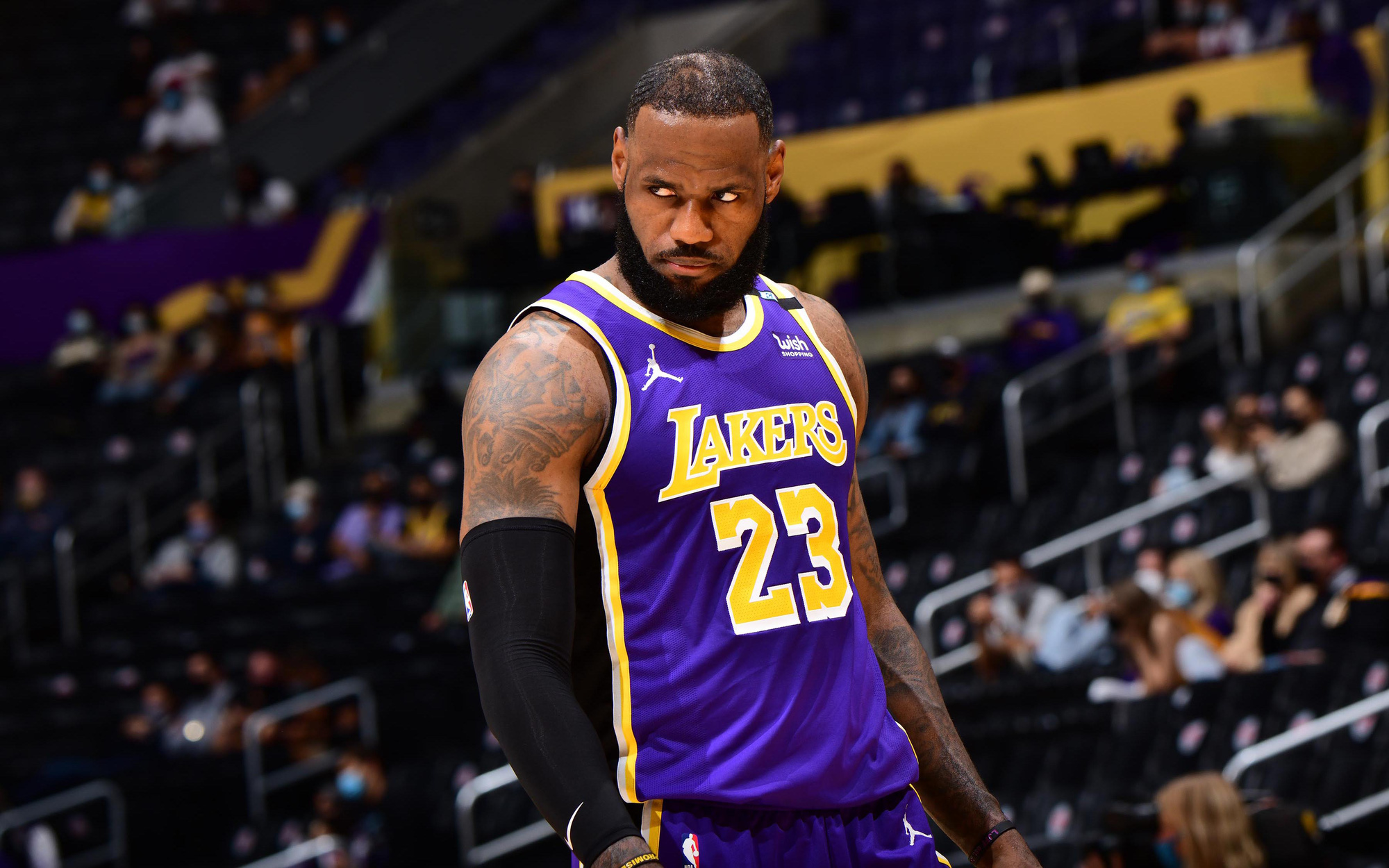 Tổng hợp dự đoán của ESPN về NBA mùa giải 2021/2022: LeBron James đánh mất vị thế ở tuổi 37 - Ảnh 2.