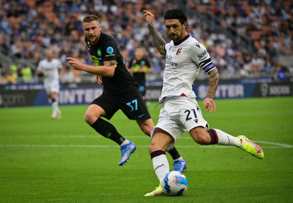 Hậu vệ thay nhau tỏa sáng, Inter Milan "đánh tennis" trên sân nhà trước Bologna - Ảnh 2. Hậu vệ thay nhau tỏa sáng, Inter Milan "đánh tennis" trên sân nhà trước Bologna - Ảnh 2.