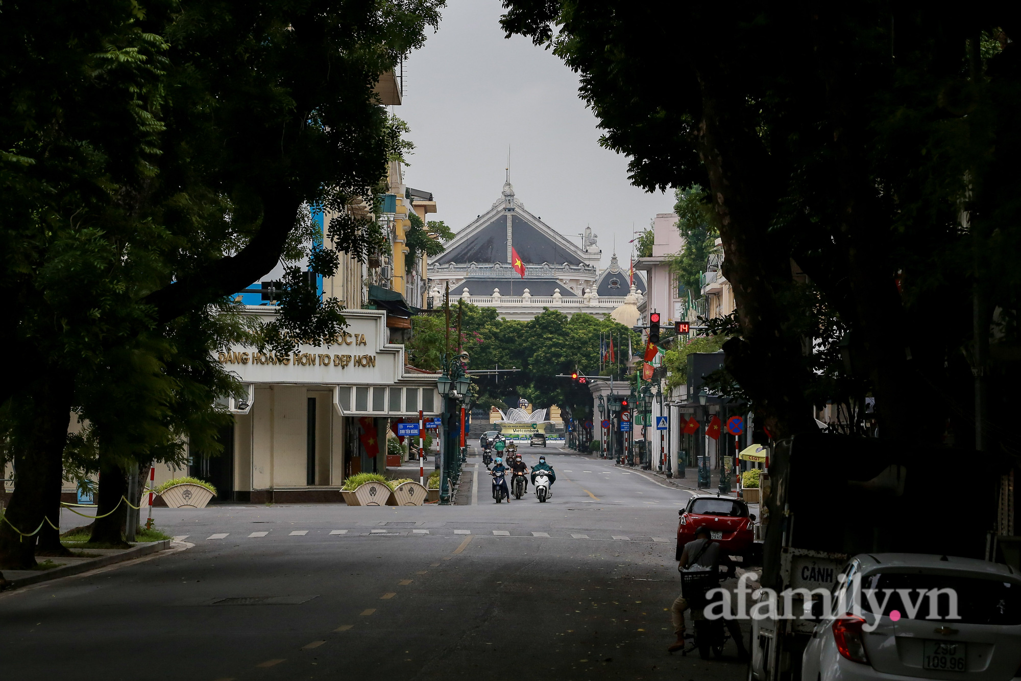 Hà Nội khác lạ trong ngày Quốc khánh đặc biệt - Ảnh 5.