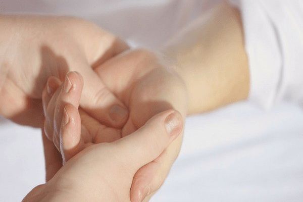 Rộ trào lưu massage tay đơn giản, được quảng cáo chữa vô số bệnh: Chuyên gia nhận định thế nào? - Ảnh 4.