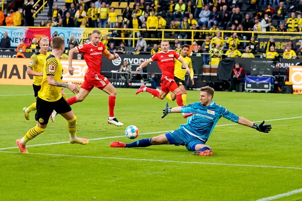 Siêu tiền đạo Haaland lập cú đúp đẳng cấp giúp Dortmund thắng hú vía - Ảnh 8.