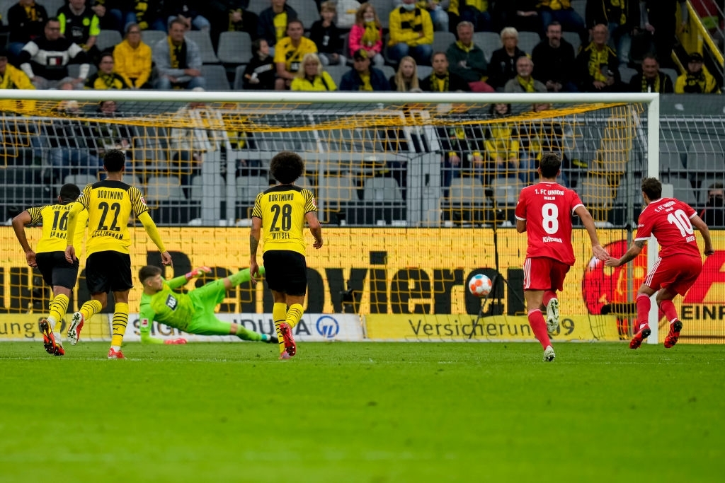 Siêu tiền đạo Haaland lập cú đúp đẳng cấp giúp Dortmund thắng hú vía - Ảnh 9.