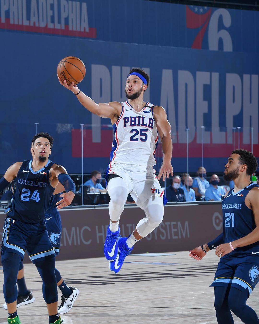 Ben Simmons hẹn hò đôi cùng Jr. Smith, bỏ quên ngày hội quân đang đến gần - Ảnh 3.