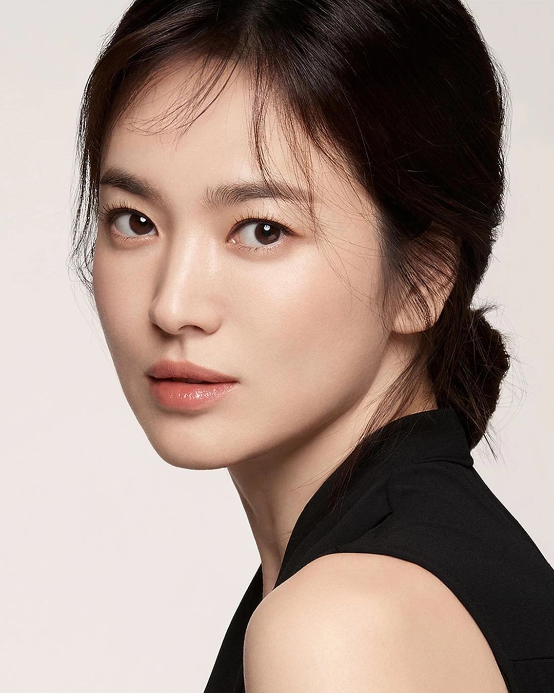 Rầm rộ tin Song Hye Kyo chỉ là &quot;kẻ thế vai&quot; cho dự án phim mới, fan chỉ trích nhà sản xuất đang lợi dụng nữ diễn viên - Ảnh 4.