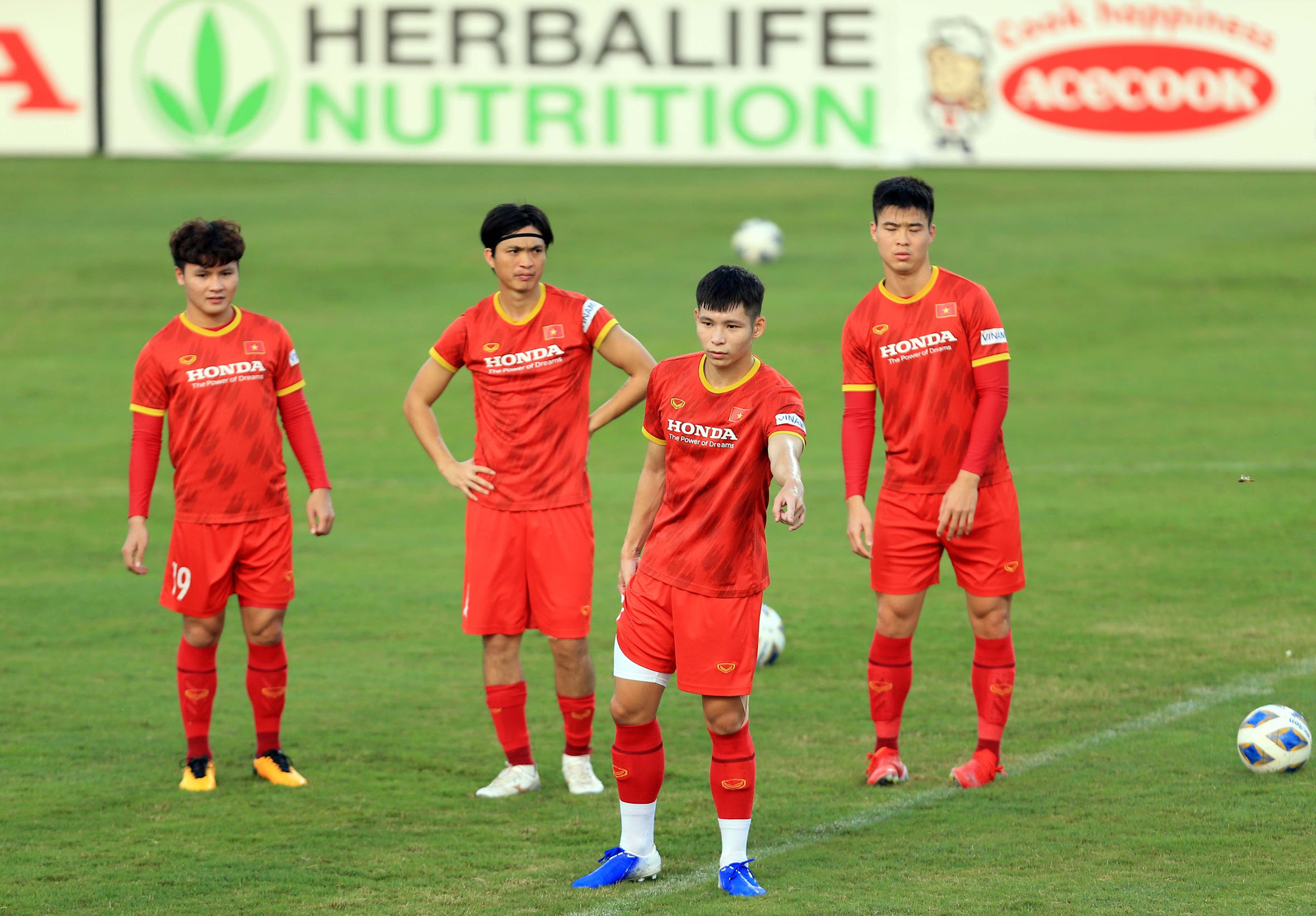 Thêm một cầu thủ U22 được HLV Park Hang-seo bổ sung lên đội tuyển Việt Nam - Ảnh 2.