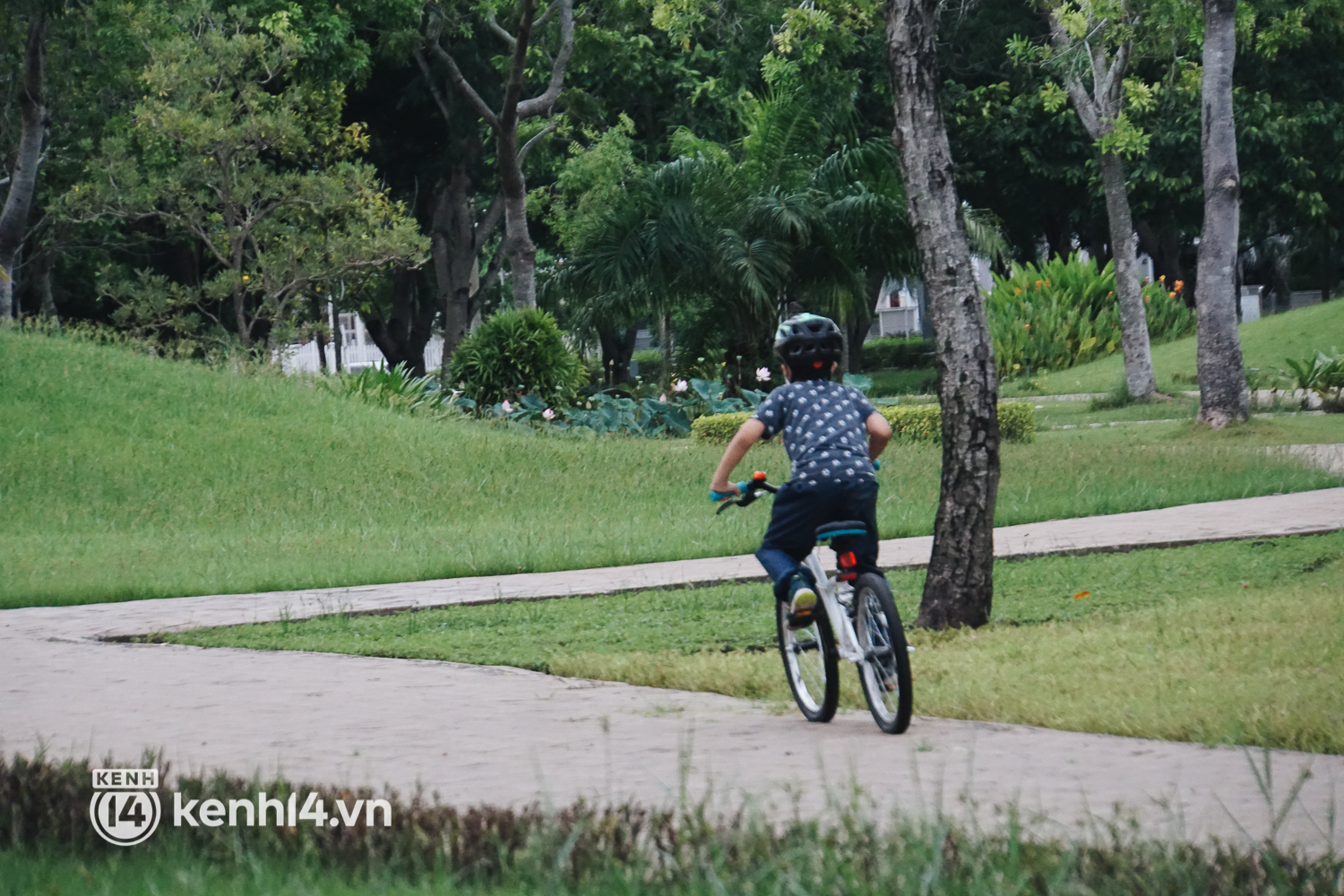 Ngày đầu người dân quận 7 được ra ngoài tập thể dục bằng tem phiếu - Ảnh 6.