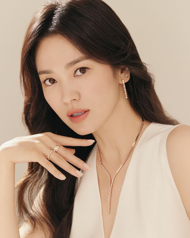Rầm rộ tin Song Hye Kyo chỉ là &quot;kẻ thế vai&quot; cho dự án phim mới, fan chỉ trích nhà sản xuất đang lợi dụng nữ diễn viên - Ảnh 2.