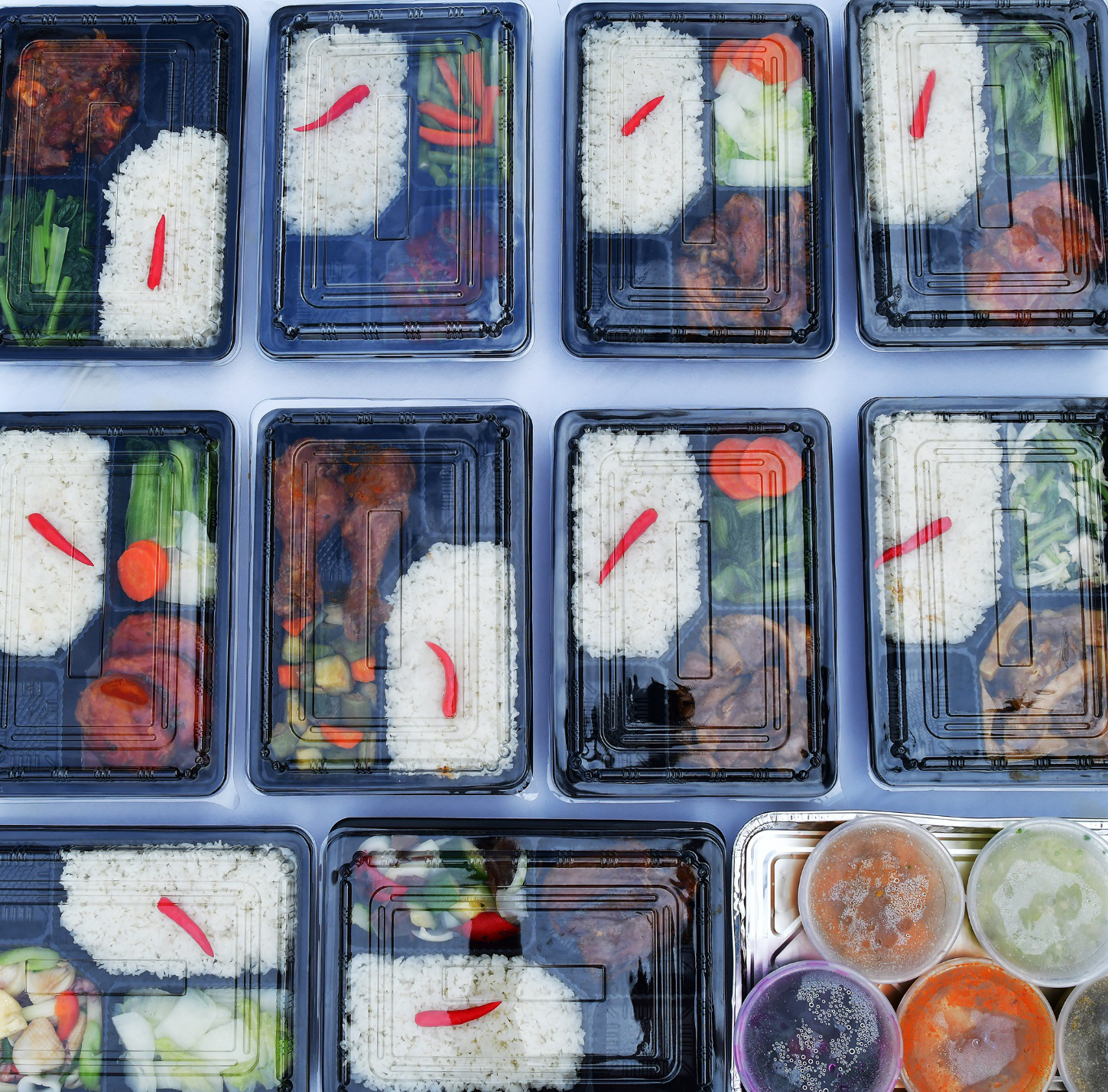 Gần 30.000 bánh trung thu đi 1.300km đường mây đến với y bác sĩ tại miền Nam - Ảnh 6.