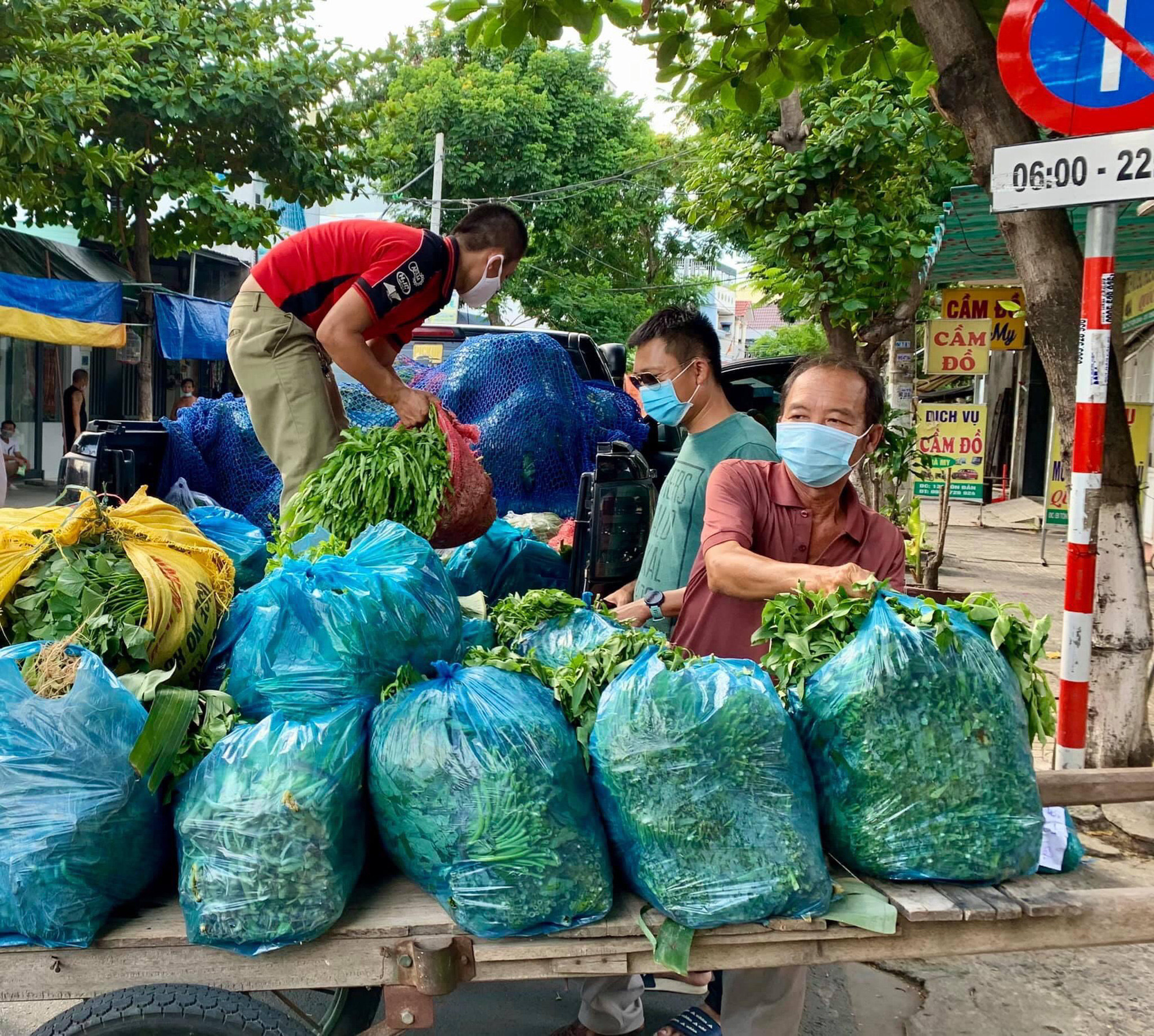 Thầy giáo hóa ông địa giận Cô Vy mang Trung thu đến với trẻ nhỏ ở Đà Nẵng: Hành trình 10 năm của sự yêu thương và chia sẻ - Ảnh 9.