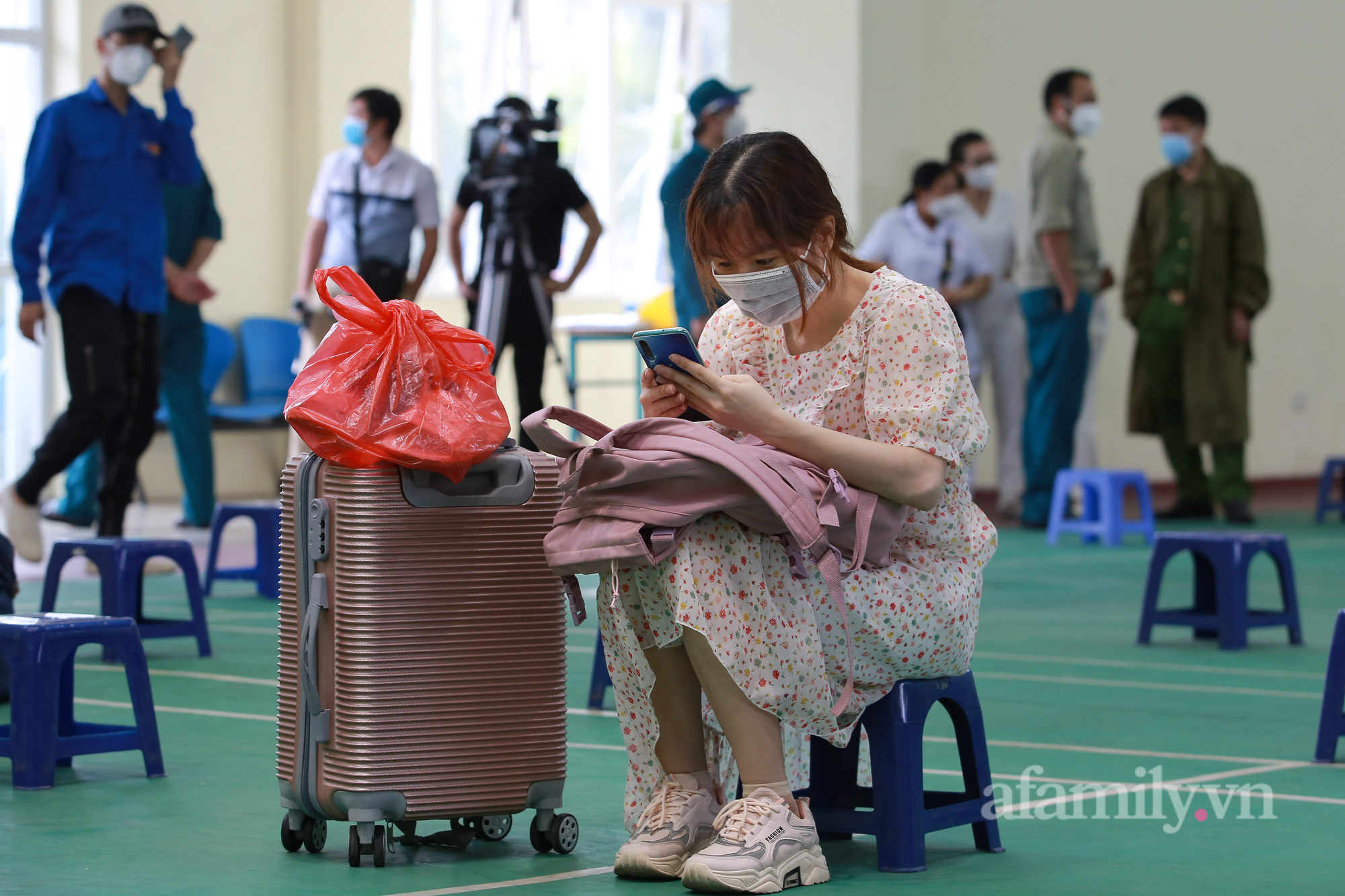 Nghẹn ngào câu chuyện của người phụ nữ khi trở về từ khu cách ly: &quot;Đi được 2 ngày thì chồng tôi mất, đám tang không ai lo, cũng chẳng được một nén hương&quot; - Ảnh 7.