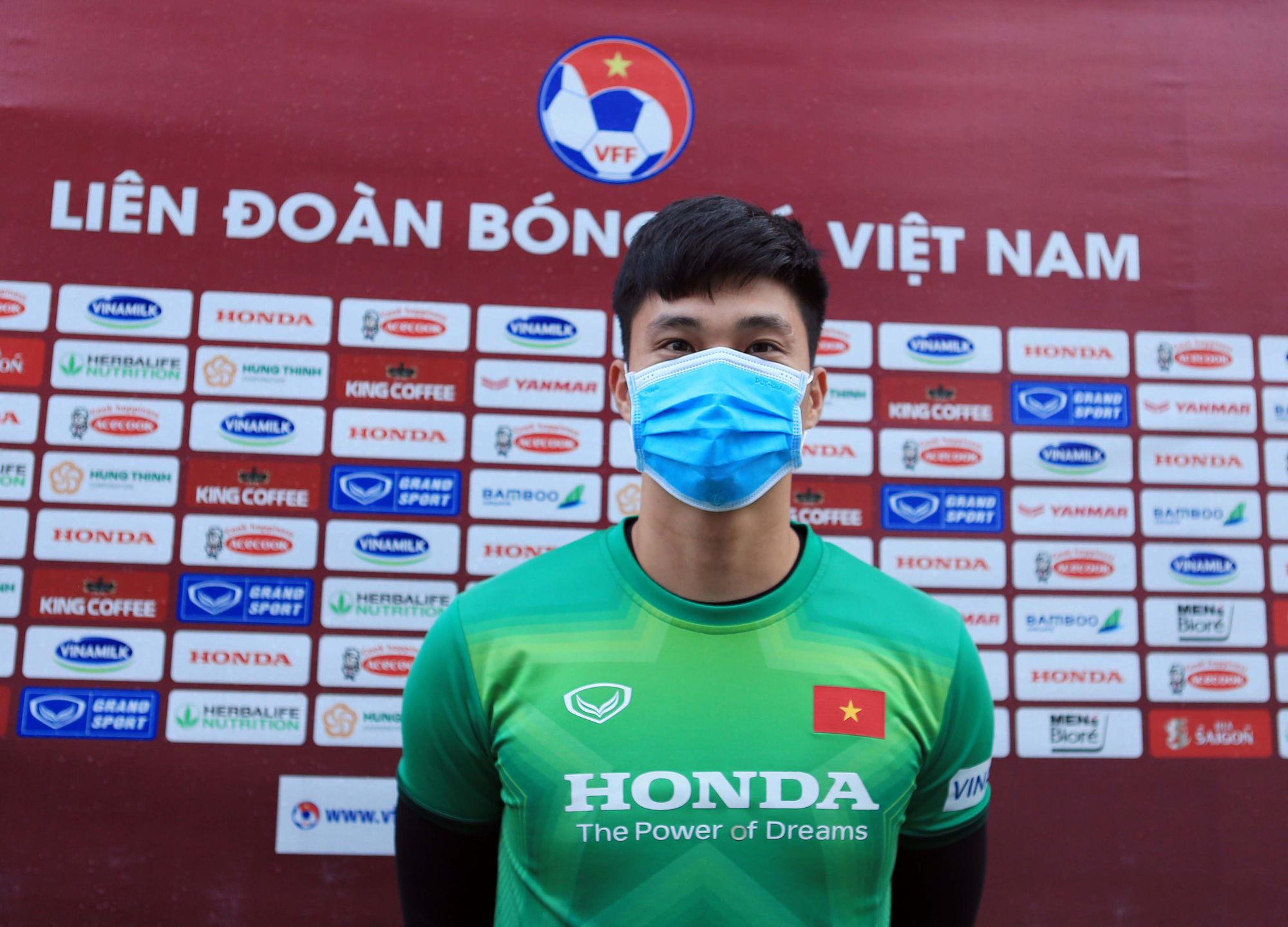 Thủ môn Văn Hoàng bảo vệ thông tin của ĐT Việt Nam trước trận gặp ĐT Trung Quốc - Ảnh 2.