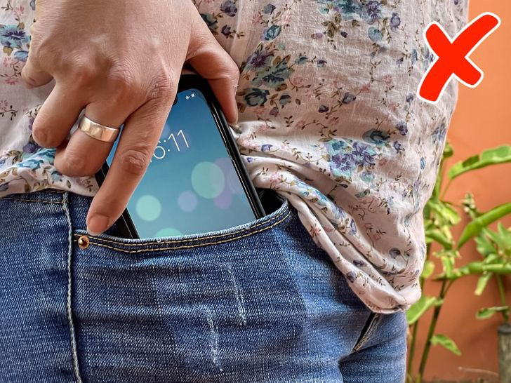 Loạt sai lầm ai cũng dễ mắc phải khiến điện thoại nóng “đáng báo động”, vừa dễ hỏng vừa nguy hiểm - Ảnh 3. Loạt sai lầm ai cũng dễ mắc phải khiến điện thoại nóng “đáng báo động”, vừa dễ hỏng vừa nguy hiểm - Ảnh 3.