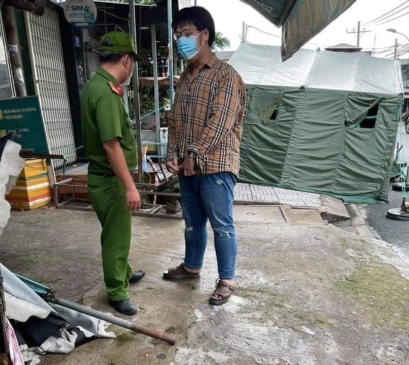 TP.HCM: Xác minh thông tin cán bộ kiểm soát yêu cầu người đi đường chuyển 3 triệu đồng để qua chốt, nếu không sẽ giam xe - Ảnh 1.