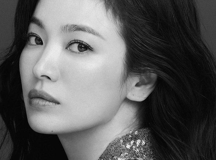 Chỉ với 2 bức ảnh trắng đen, Song Hye Kyo đã phô diễn được toàn bộ cái gọi là nữ thần nhan sắc của các nữ thần - Ảnh 3.