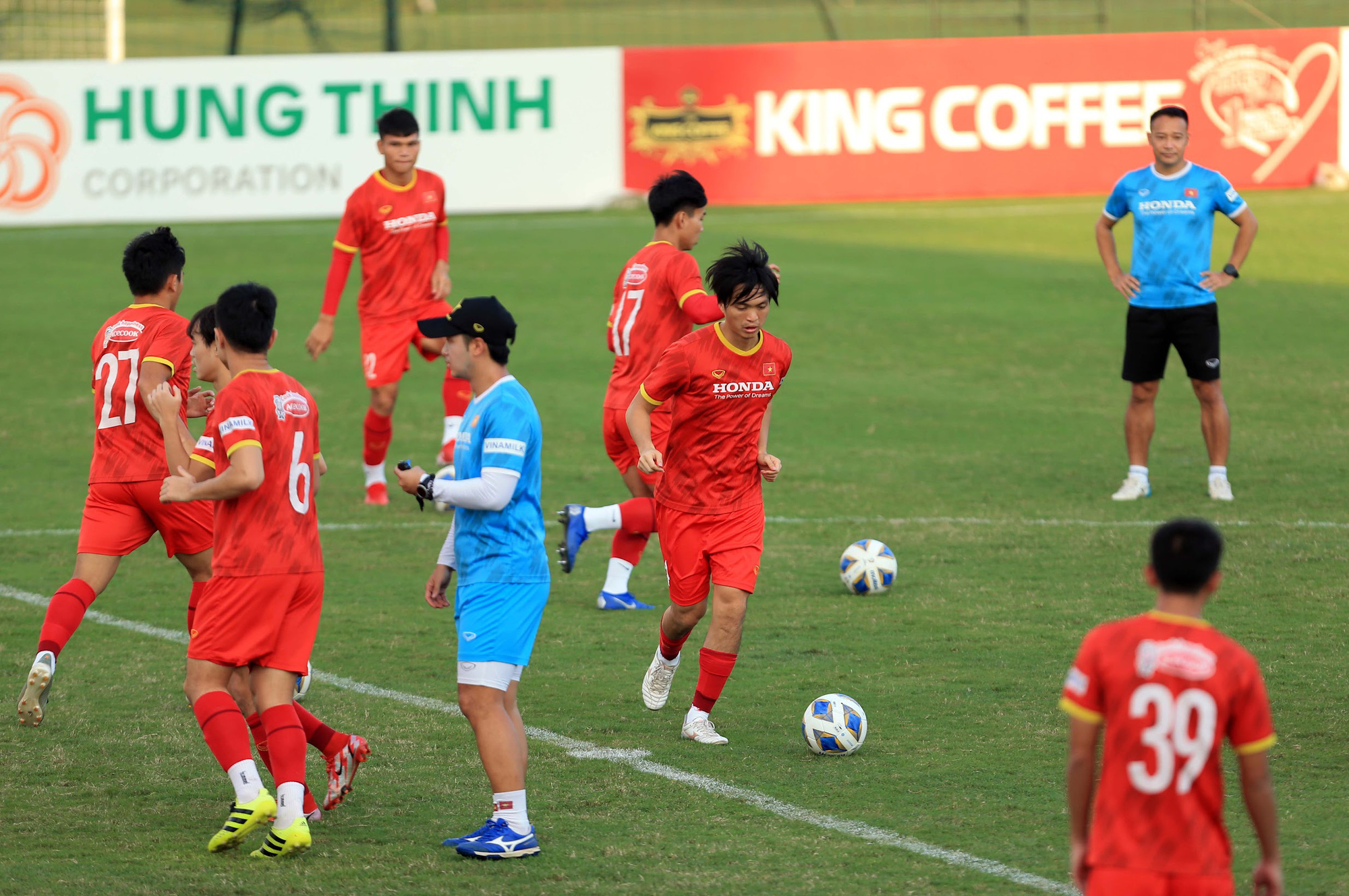 Đình Trọng trở lại, tuyển Việt Nam đón tin vui trước trận gặp Trung Quốc - Ảnh 3.