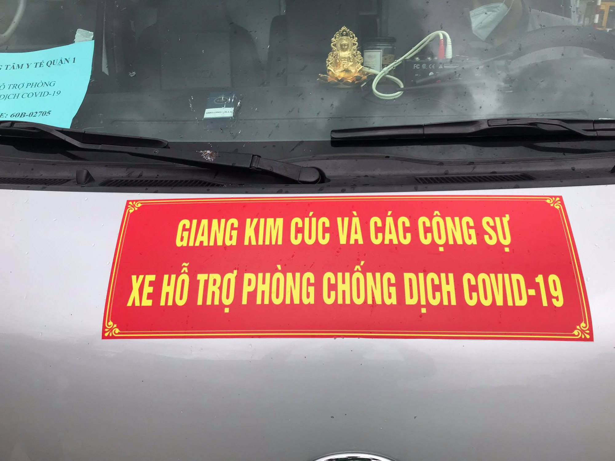 Giang Kim Cúc lên tiếng vụ xe cứu thương dán chữ &quot;Giang Kim Cúc&quot; hú còi inh ỏi chở chui 3 người, chọn lọc hiển thị và xóa thẳng tay bình luận trái chiều - Ảnh 5.