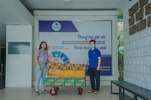 Nestlé Việt Nam hỗ trợ hơn 8.000 phần quà đến tình nguyện viên, tiếp sức trẻ vì Sài Gòn mến thương - Ảnh 2.