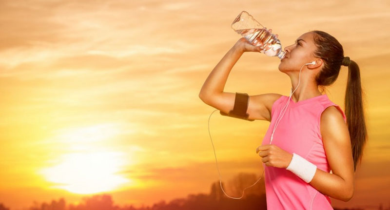 5 trường hợp cần rất cẩn trọng khi uống nước: Thói quen uống nước sai lầm chẳng đem lại lợi ích gì mà còn tổn hại tới sức khỏe! - Ảnh 2.
