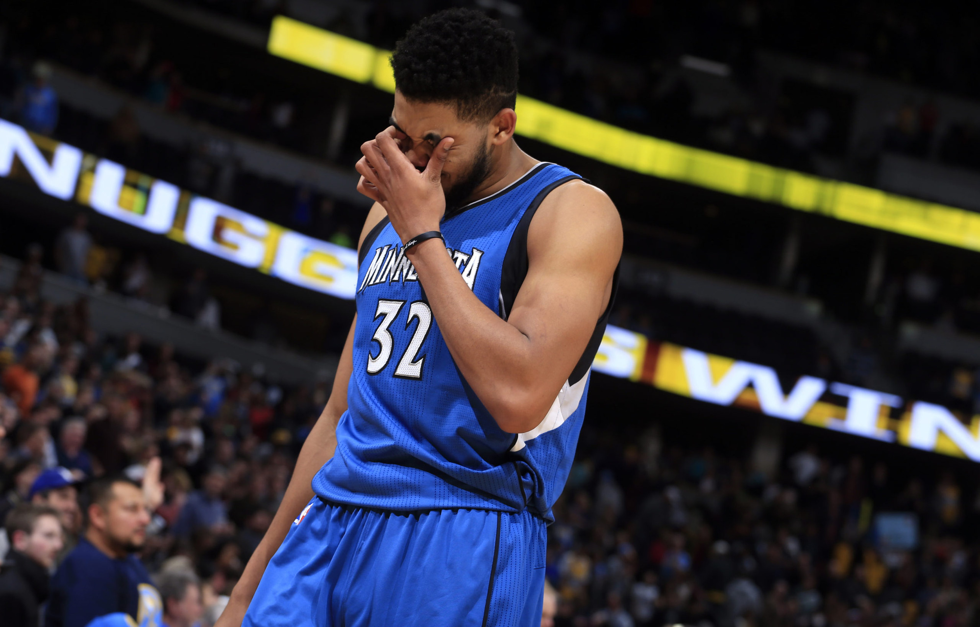 Karl-Anthony Towns - nạn nhân NBA đáng thương nhất của Covid-19: Mất 7 người thân, suy nhược cơ thể và tinh thần vì đại dịch - Ảnh 2. Karl-Anthony Towns - nạn nhân NBA đáng thương nhất của Covid-19: Mất 7 người thân, suy nhược cơ thể và tinh thần vì đại dịch - Ảnh 2.