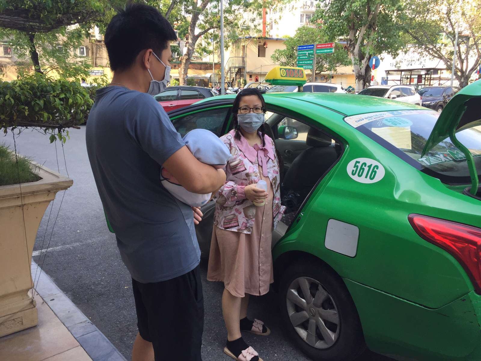 Tài xế đỡ đẻ, đưa sản phụ nguy kịch vào bệnh viện lúc nửa đêm: May mắn vì đã nghe mẹ tròn con vuông - Ảnh 3. Tài xế đỡ đẻ, đưa sản phụ nguy kịch vào bệnh viện lúc nửa đêm: May mắn vì đã nghe mẹ tròn con vuông - Ảnh 3.