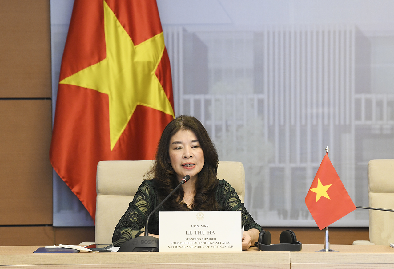 Hình ảnh đẫm mồ hôi của Thủ tướng trong các chuyến vi hành rất đặc biệt vào tâm dịch Covid-19 - Ảnh 8. Hình ảnh đẫm mồ hôi của Thủ tướng trong các chuyến vi hành rất đặc biệt vào tâm dịch Covid-19 - Ảnh 8.