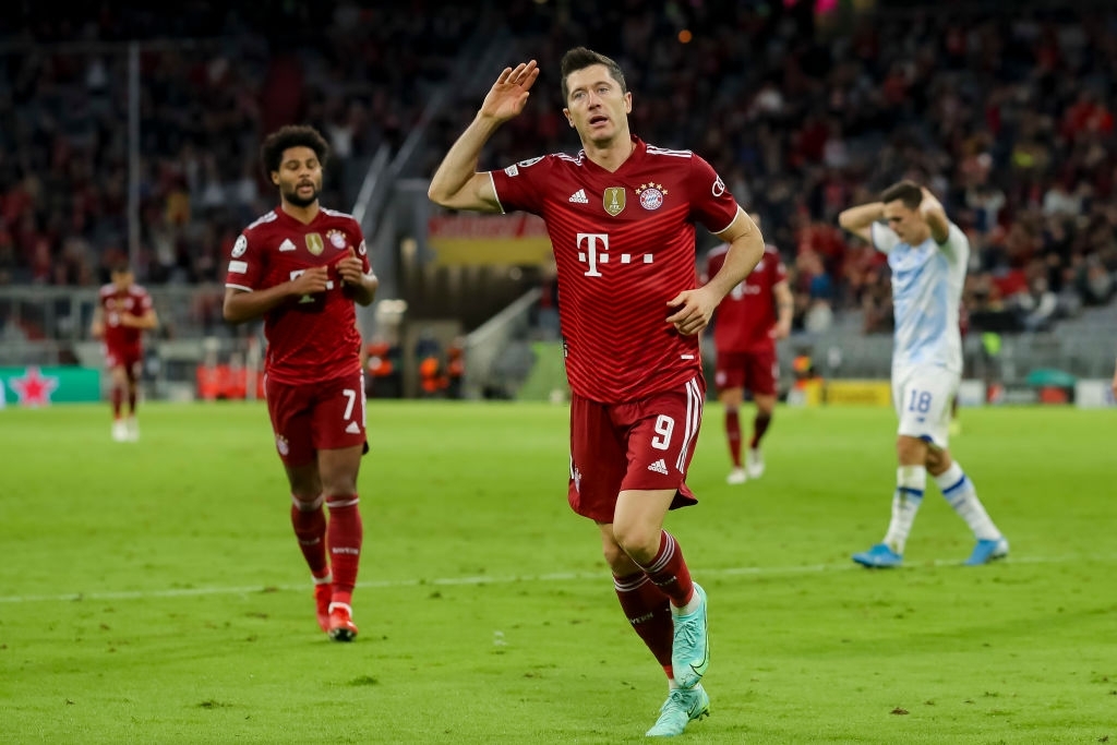 &quot;Sát thủ&quot; Lewandowski lập cú đúp, Bayern tiếp tục &quot;hủy diệt&quot; bảng đấu có sự góp mặt của Barcelona - Ảnh 5.