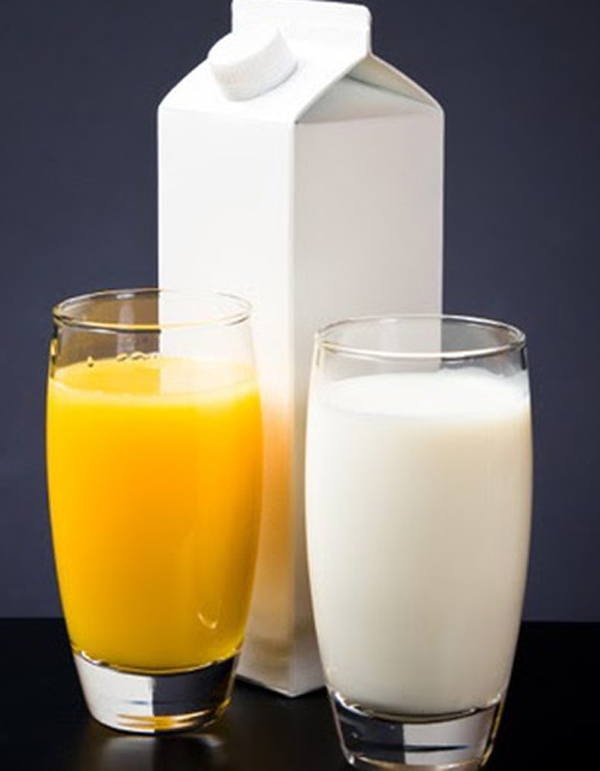 Có nên cho con uống nước cam và probi hoặc ăn váng sữa cùng lúc? - Ảnh 3.
