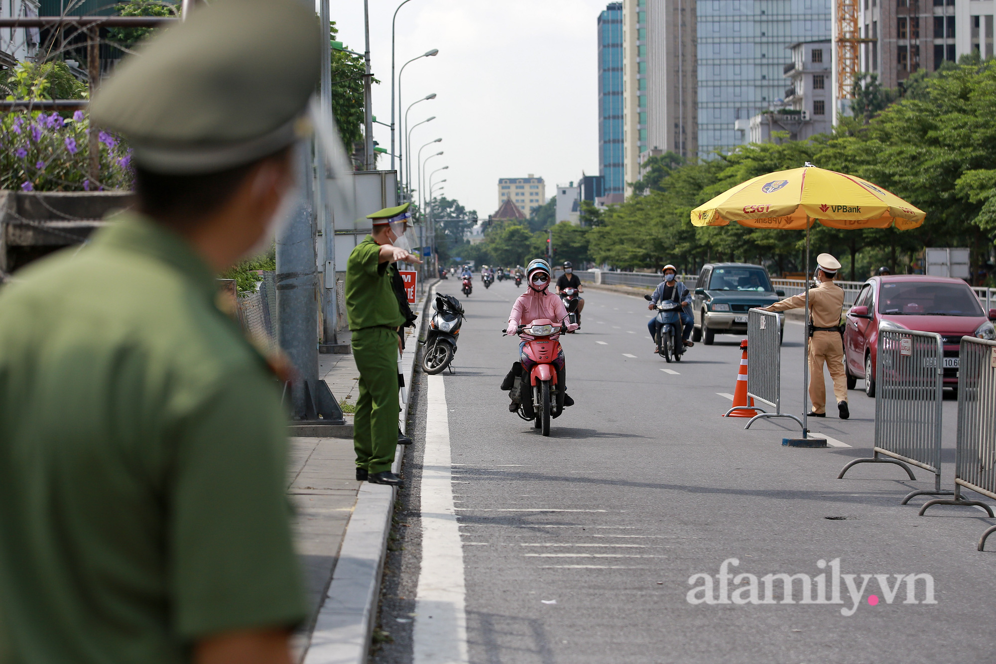 Hà Nội: 39 chốt phân vùng phòng dịch được kích hoạt - Ảnh 2.