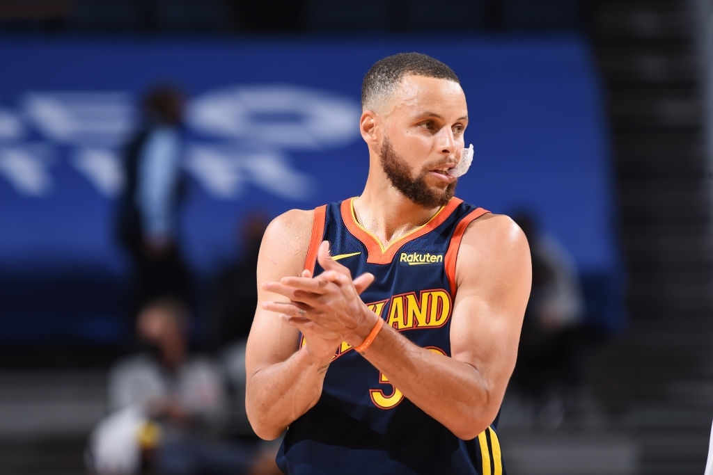 Stephen Curry là cầu thủ được trả lương cao nhất tại NBA 5 mùa liên tiếp - Ảnh 1.