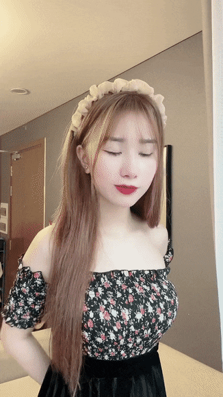 Vợ quốc dân Tiểu Hý xoã tóc thục nữ không ai nhận ra, hóa thân Lọ Lem nhưng bị cà khịa tay đeo kim cương hột xoàn? - Ảnh 4.