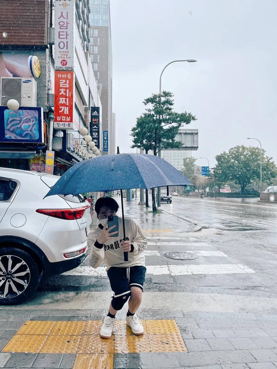 Ngô Kiến Huy & Karik: Ai đang bị dìm hàng nhiều nhất Running Man Việt mùa 2? - Ảnh 2.